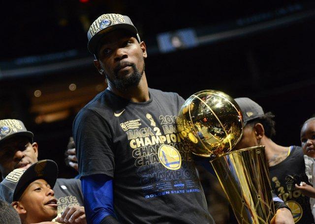 招致麾下 招致麾下